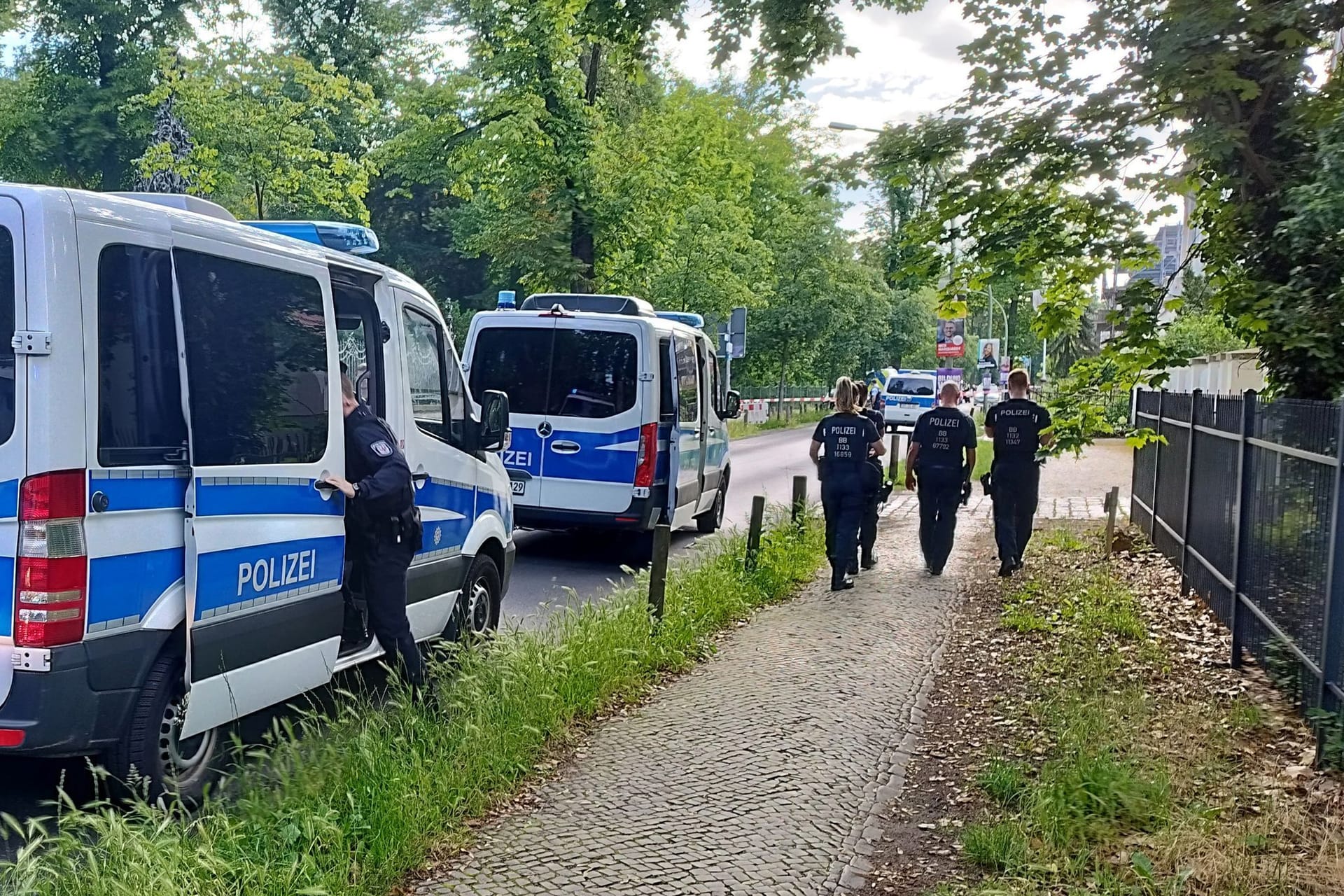 Polizisten in Potsdam (Archivbild): Ein Haftbefehl wurde beantragt.