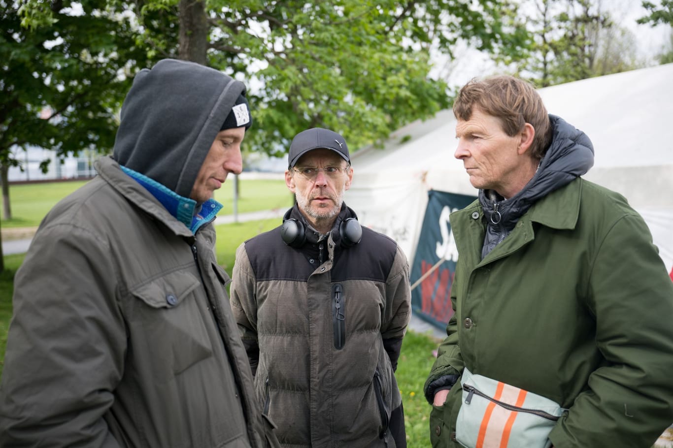 Die drei Hungerstreikenden Wolfgang Metzeler-Kick (l-r), Richard Cluse und Michael Winter : Hier stehen sie im Hungerstreik-Camp.