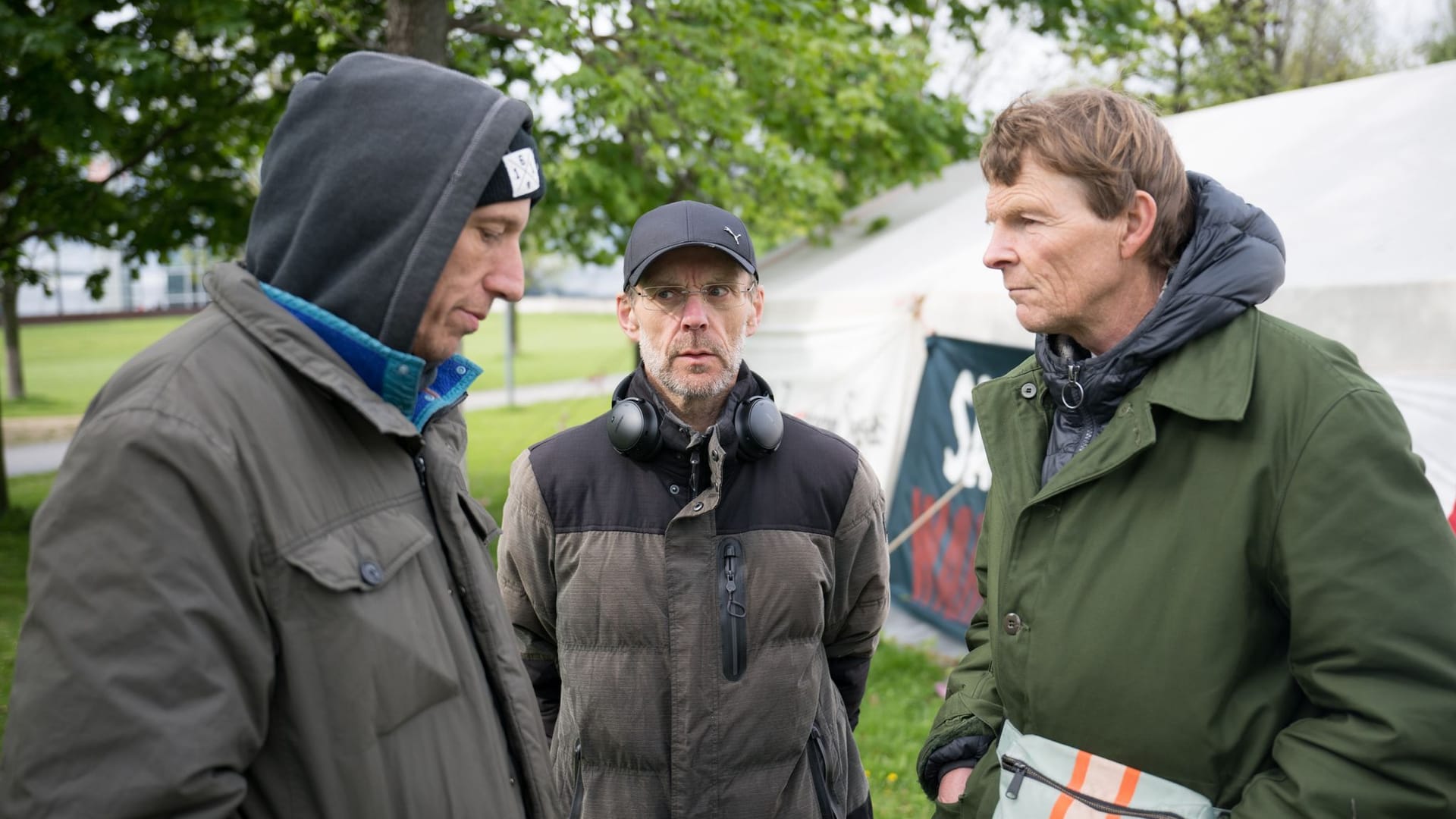 Die drei Hungerstreikenden Wolfgang Metzeler-Kick (l-r), Richard Cluse und Michael Winter : Hier stehen sie im Hungerstreik-Camp.