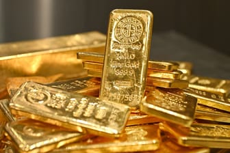 Ein Haufen Goldbarren: Insgesamt war der Fund mehr als 100.000 Euro wert.