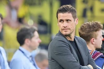 Jede Menge Lob nach dem Abpfiff: BVB-Sportdirektor Kehl beim Spiel gegen Paris.