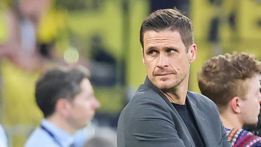 Jede Menge Lob nach dem Abpfiff: BVB-Sportdirektor Kehl beim Spiel gegen Paris.