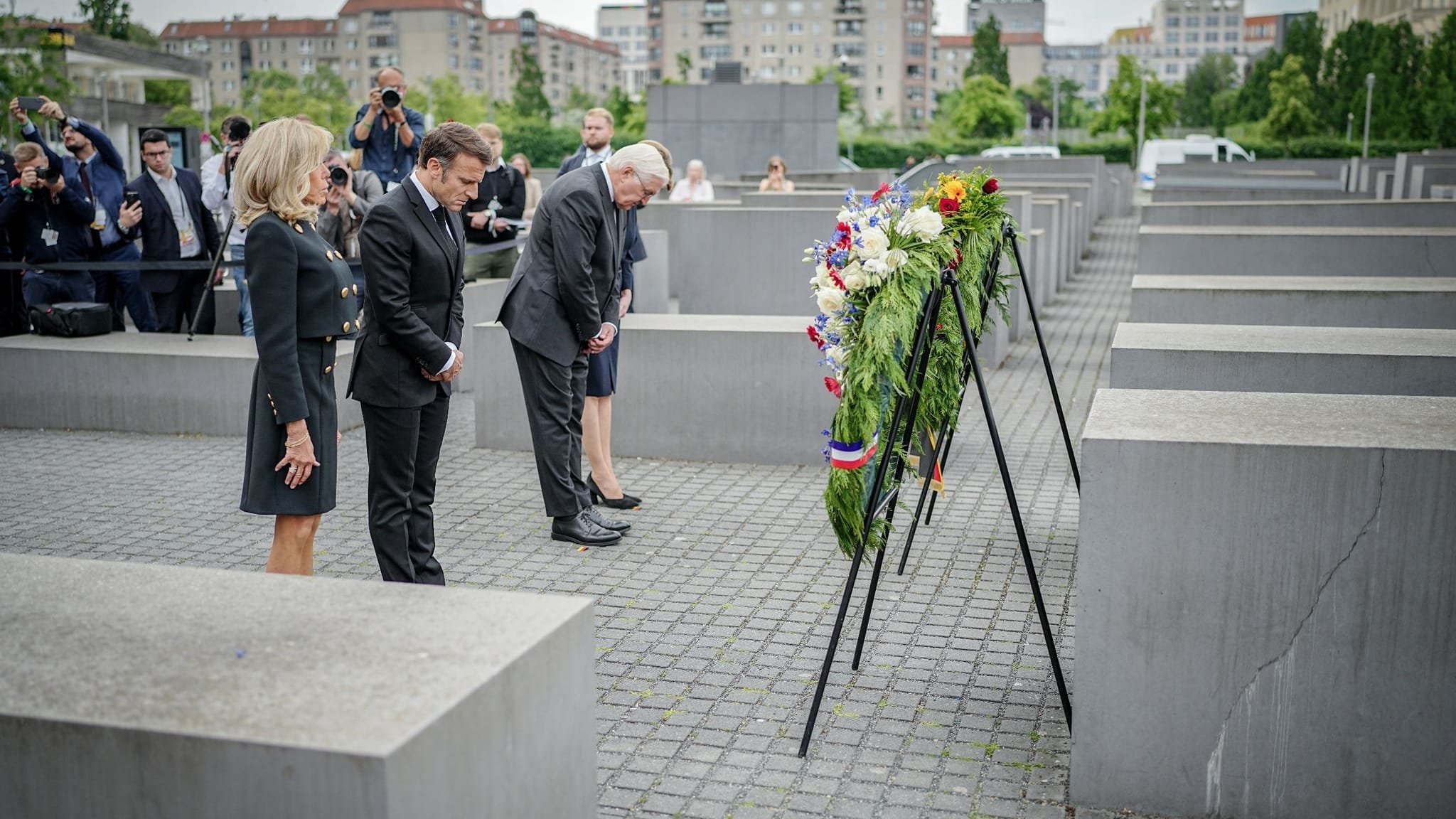 Macron legt Kranz am Holocaust-Denkmal nieder