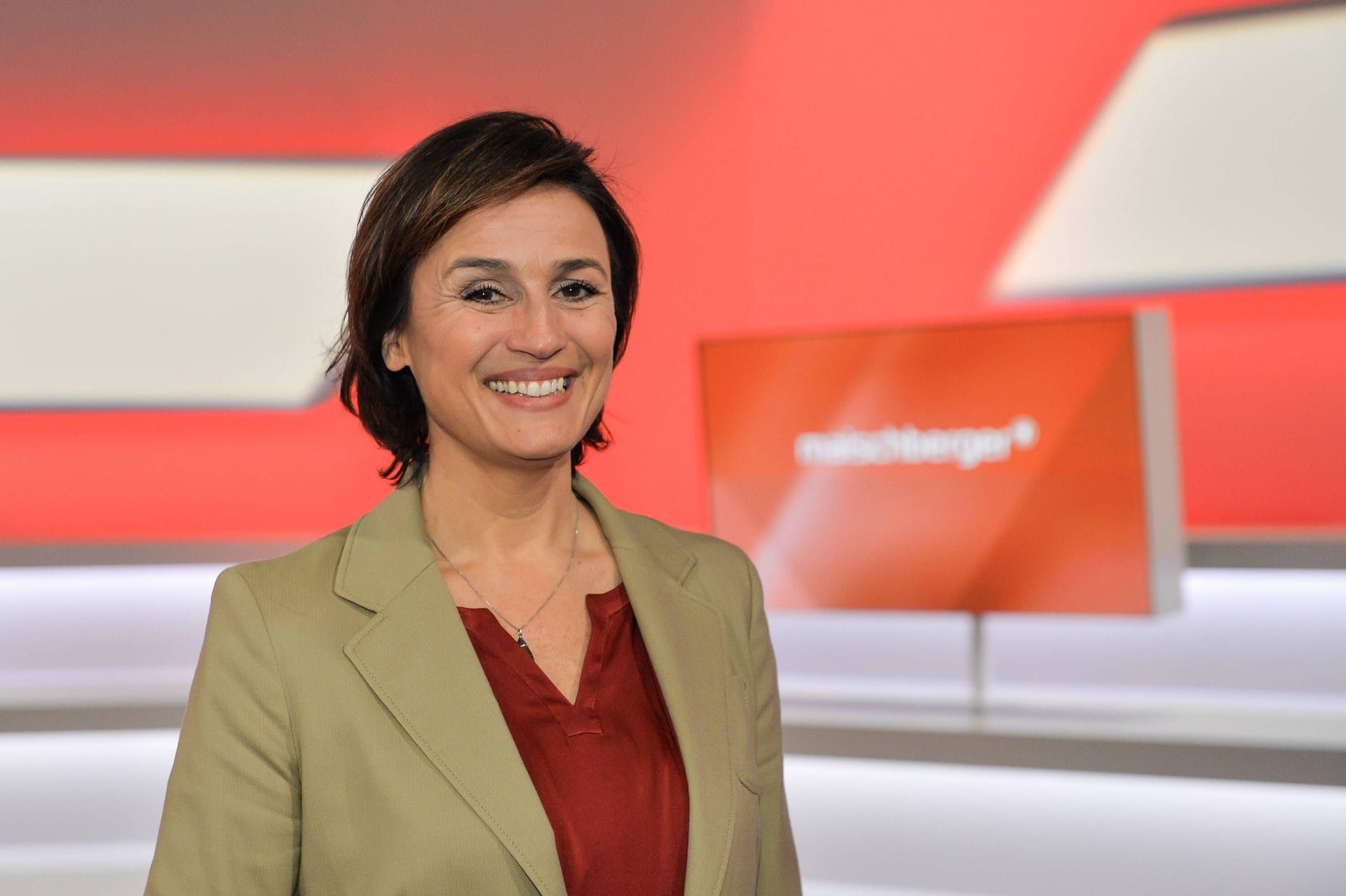 Sandra Maischberger: Die Journalistin ist vor allem für die nach ihr benannten Talkshow bekannt.