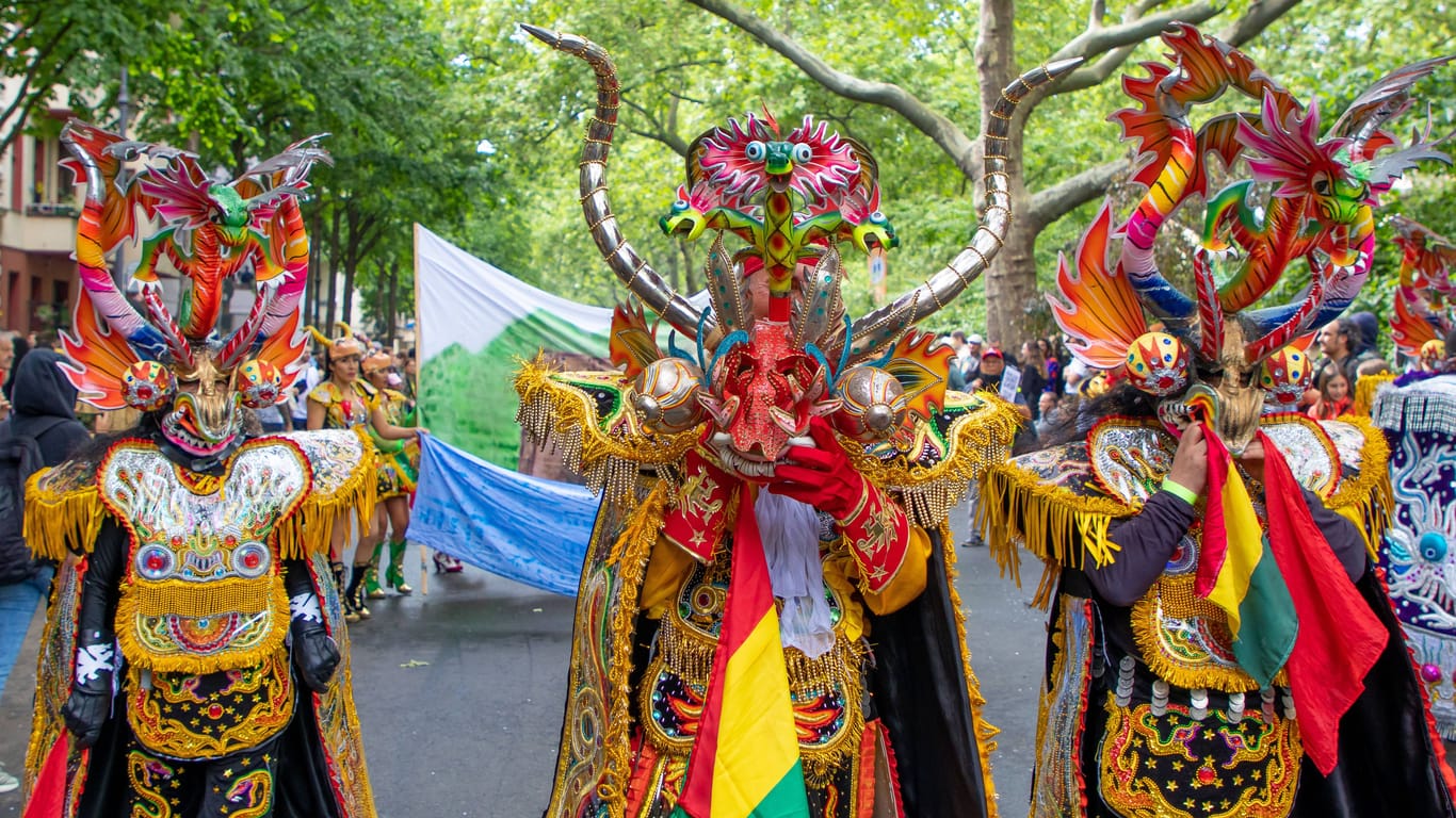 Teilnehmer am Karneval der Kulturen: Rund 3.500 Menschen machten bei dem Umzug mit.