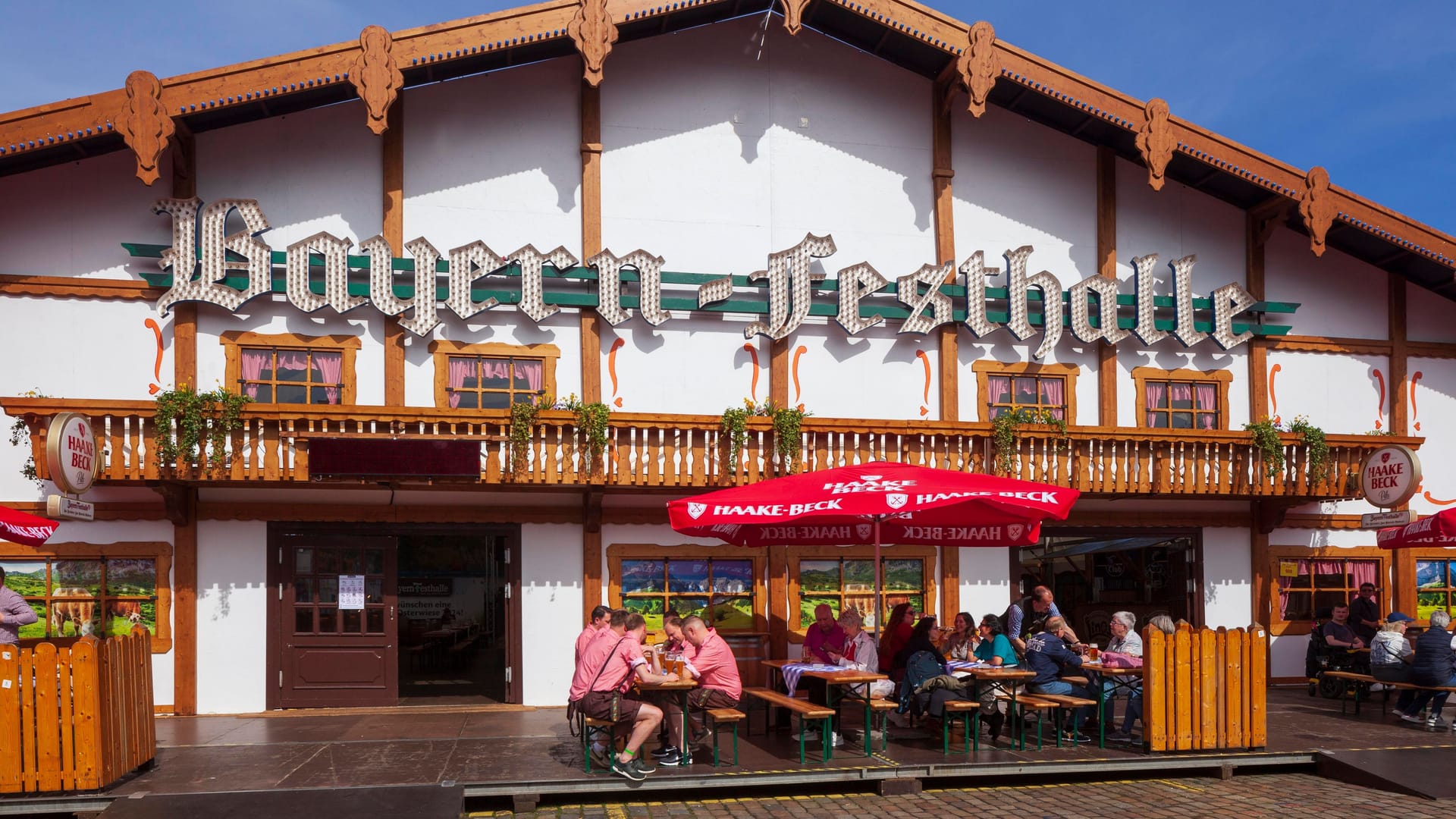 Die Bayernfesthalle auf der Bremer Osterwiese 2024 (Archivbild): Der Song wird dort nicht mehr gespielt. Die Bayernfesthalle auf der Bremer Osterwiese 2024 (Archivbild): Der Song wird dort nicht mehr gespielt.