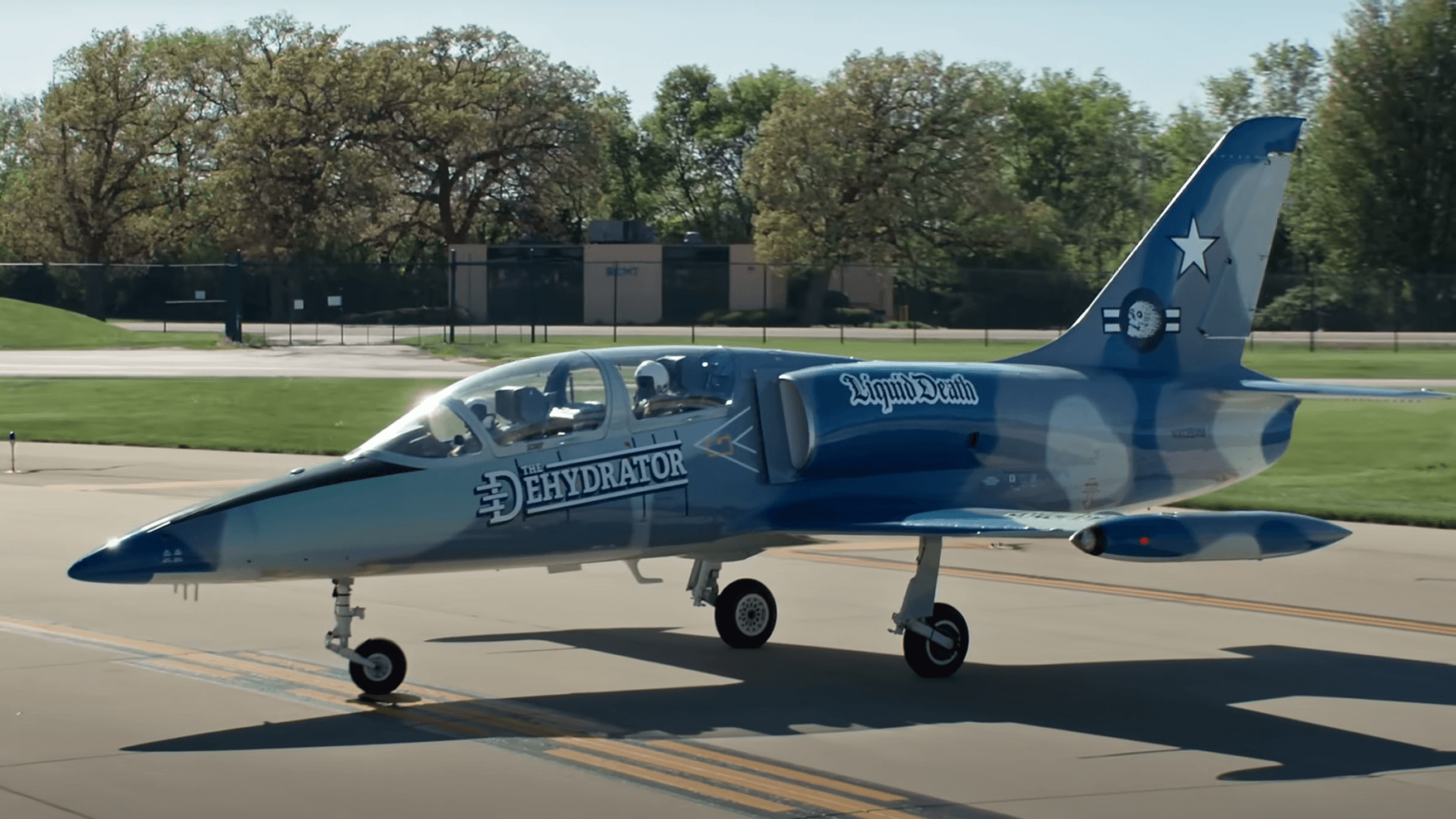 Diesen Flieger verlost eine US-Getränkemarke. Er heißt nun "The Dehydrator".