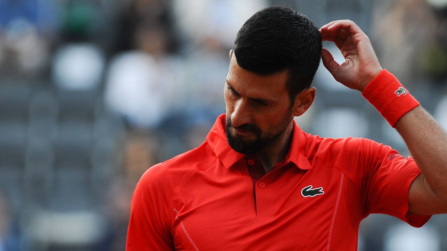 Tennis-Masters in Rom: Novak Djokovic geht nach Flaschenwurf zu Boden