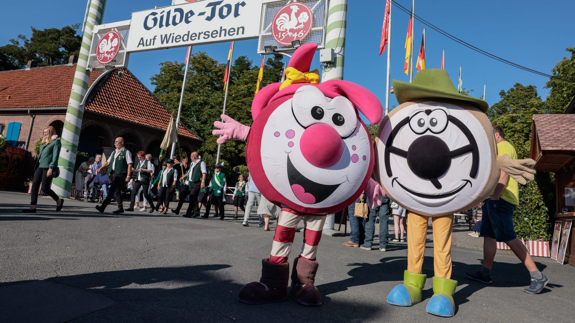 Ballerina und Ballerkalle sind die Maskottchen des Schützenfestes.