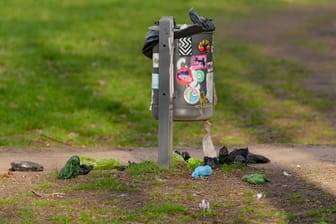 Müll in einem Park (Symbolbild): Der Tamra-Park landet im Ranking weit unten.
