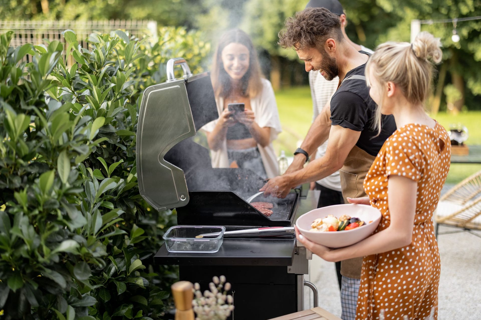 Gasgrill-Vergleich: Damit Sie köstliche Speisen im Garten grillen können, zeigen wir die besten Grillmodelle von Weber, Enders und Co.