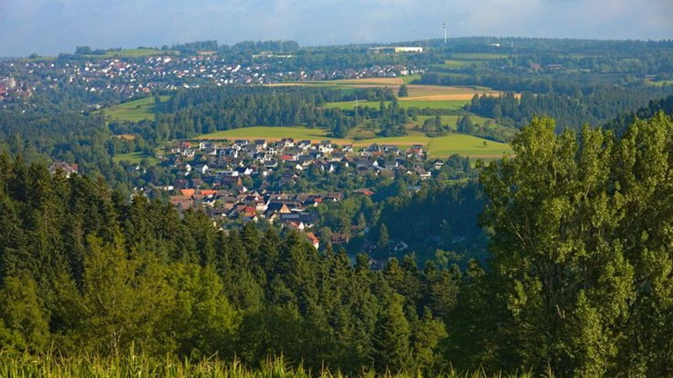 Die Gemeinde Glatten im Nordschwarzwald, eingekesselt von Tannen.