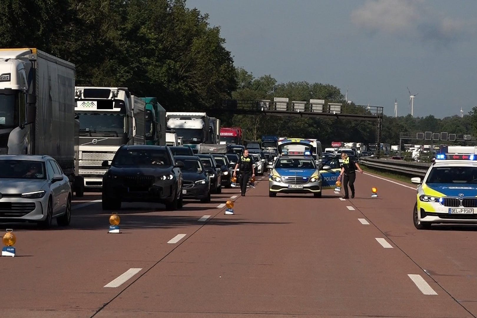 Mehrere Fahrzeuge waren ineinander gekracht.