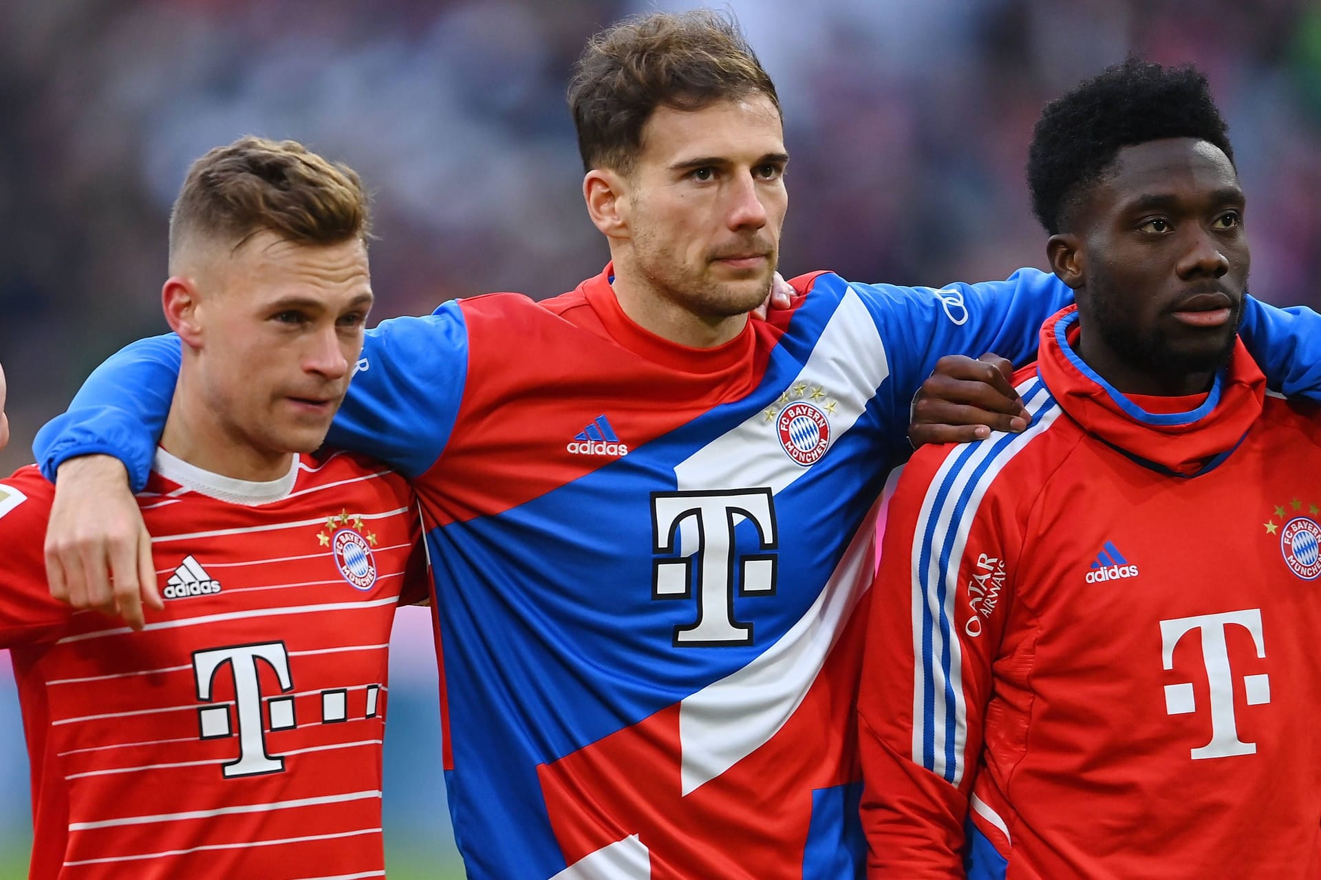 Bayern-Trio auf dem Absprung? Es gibt immer wieder Gerüchte um die Zukunft von Joshua Kimmich, Leon Goretzka und Alphonso Davies (v.l.n.r.)