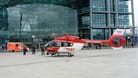 Hubschrauber am Berliner Hauptbahnhof: Eine Frau und ein Kind wurden hier von einem Zug erfasst.