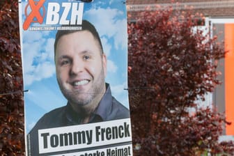 Wahlplakat von Tommy Frenck: Der 37-Jährige ist ein bundesweit bekannter Neonazi.