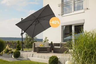 Bei Gartenmöbel.de erhalten Sie aktuell 15 Prozent Extra-Rabatt auf Gartenmöbel wie den Sonnenschirm von Schneider.