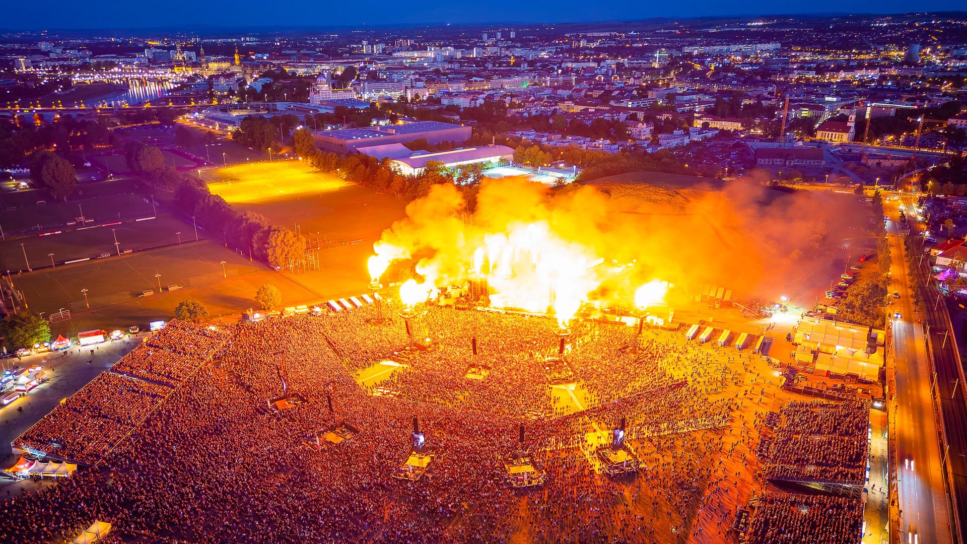 Mehr als 50.000 Konzertbesucher auf dem ersten Rammstein-Gig in Dresden: