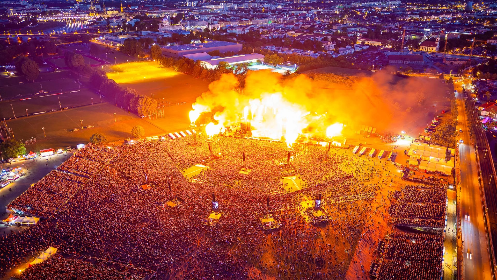 Mehr als 50.000 Konzertbesucher auf dem ersten Rammstein-Gig in Dresden: