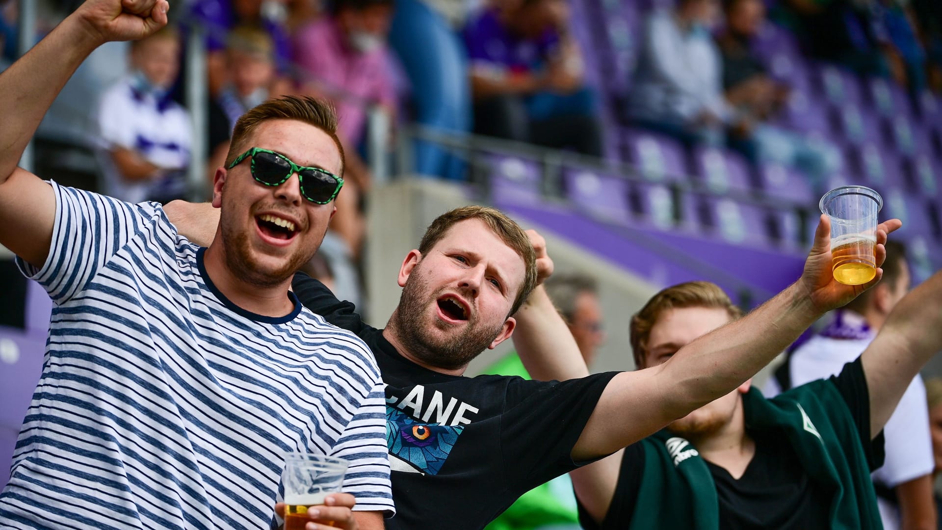 Werder-Fans im Stadion (Symbolbild): Sie durften sich über Freibier freuen.