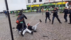 Attacke am Stand der "Augen Auf"-Tour von Michael Stürzenberger: Ein Polizist schoss den Angreifer nieder.