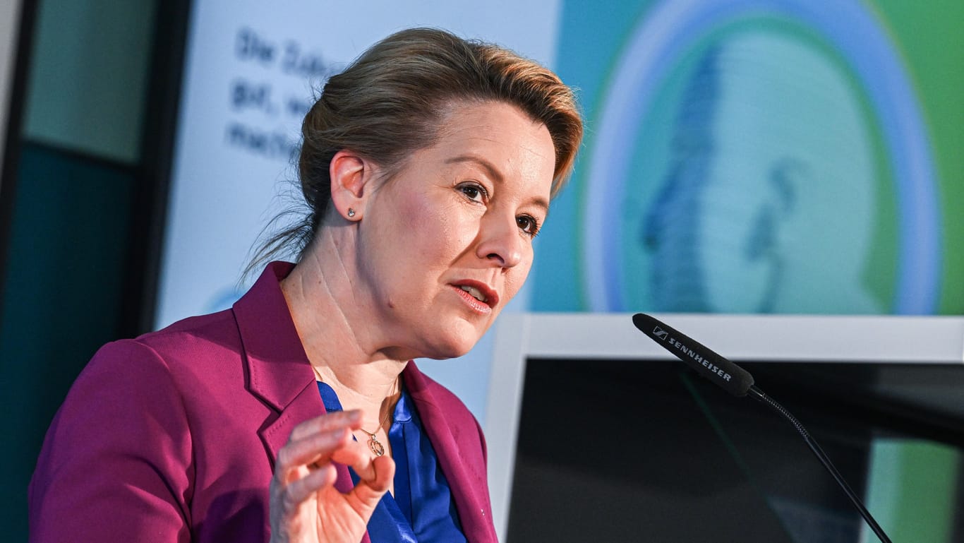 Wirtschaftssenatorin Franziska Giffey (SPD) (Archivfoto): Der Staatsschutz hat Ermittlungen nach einem Angriff auf die Politikerin aufgenommen.