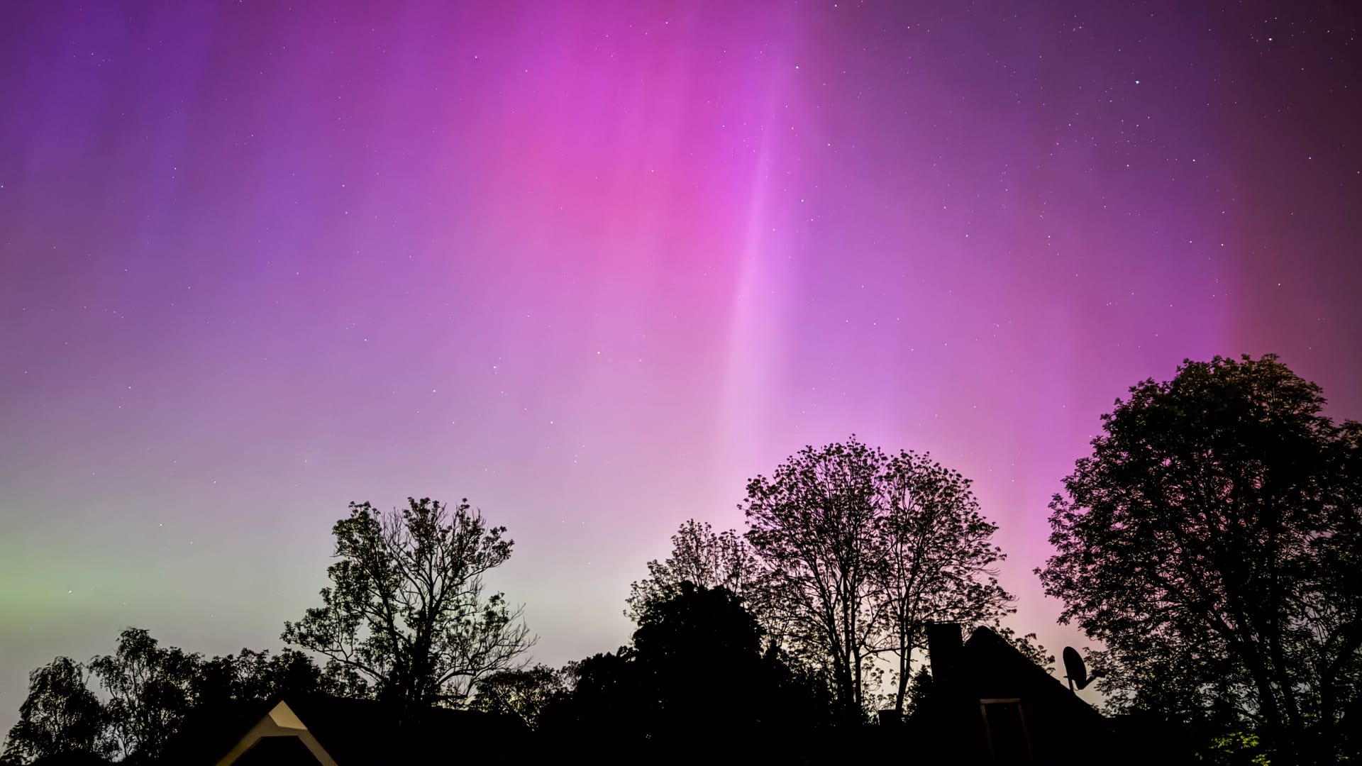 Polarlichter am Nachthimmel über Bayern: Auch in Nürnberg war das Naturschauspiel zu sehen.