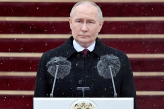 Wladimir Putin spricht in Moskau.