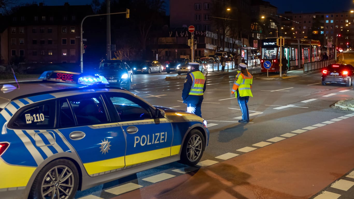 Polizeieinsatz in Nürnberg (Symbolfoto): Am Freitagmorgen wurde dort ein Exhibtionist festgenommen.