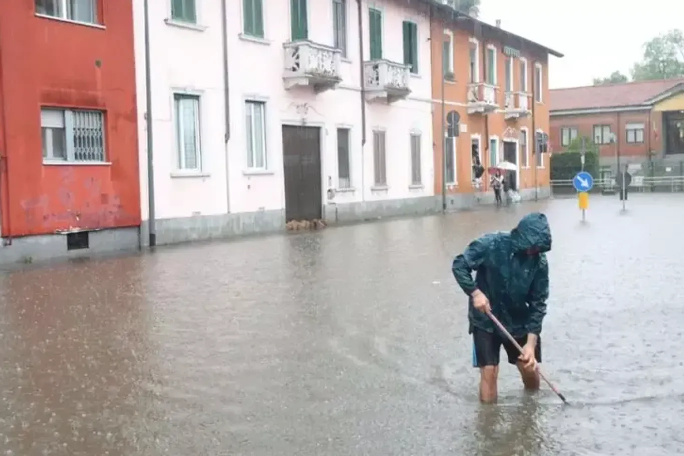 Regen in Mailand: überflutete Straßen im Stadtteil Pontelambro