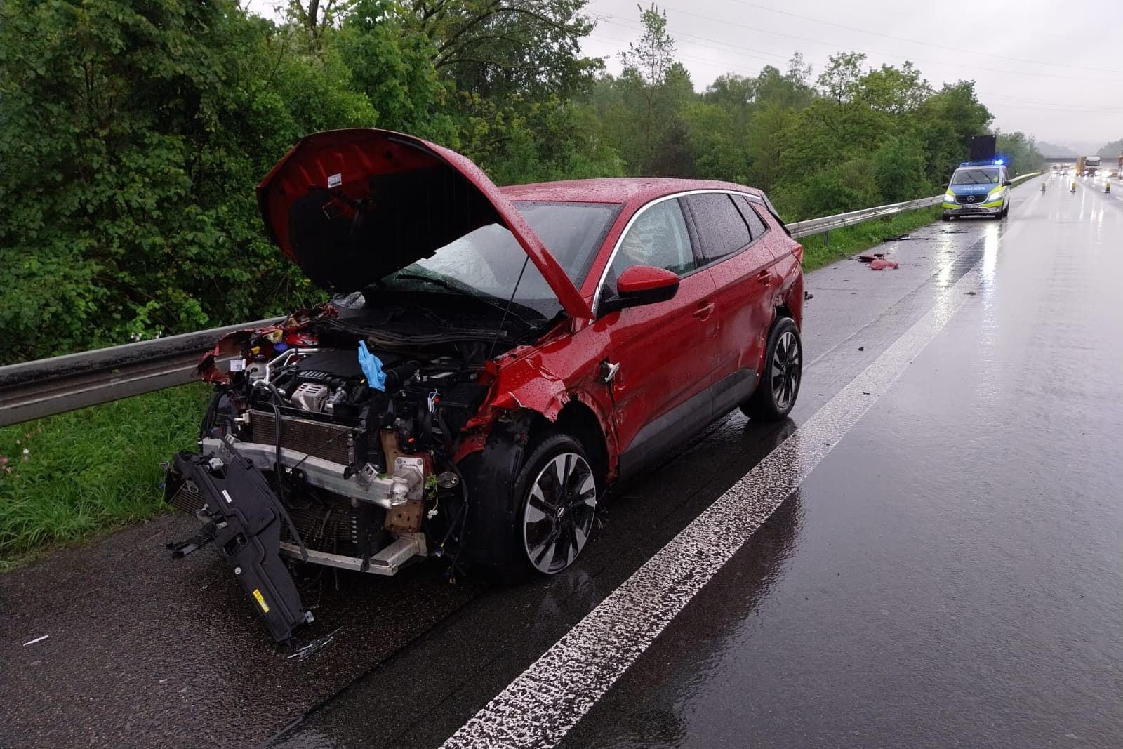 Unfall auf der A3 Richtung Köln mit zwei Verletzten