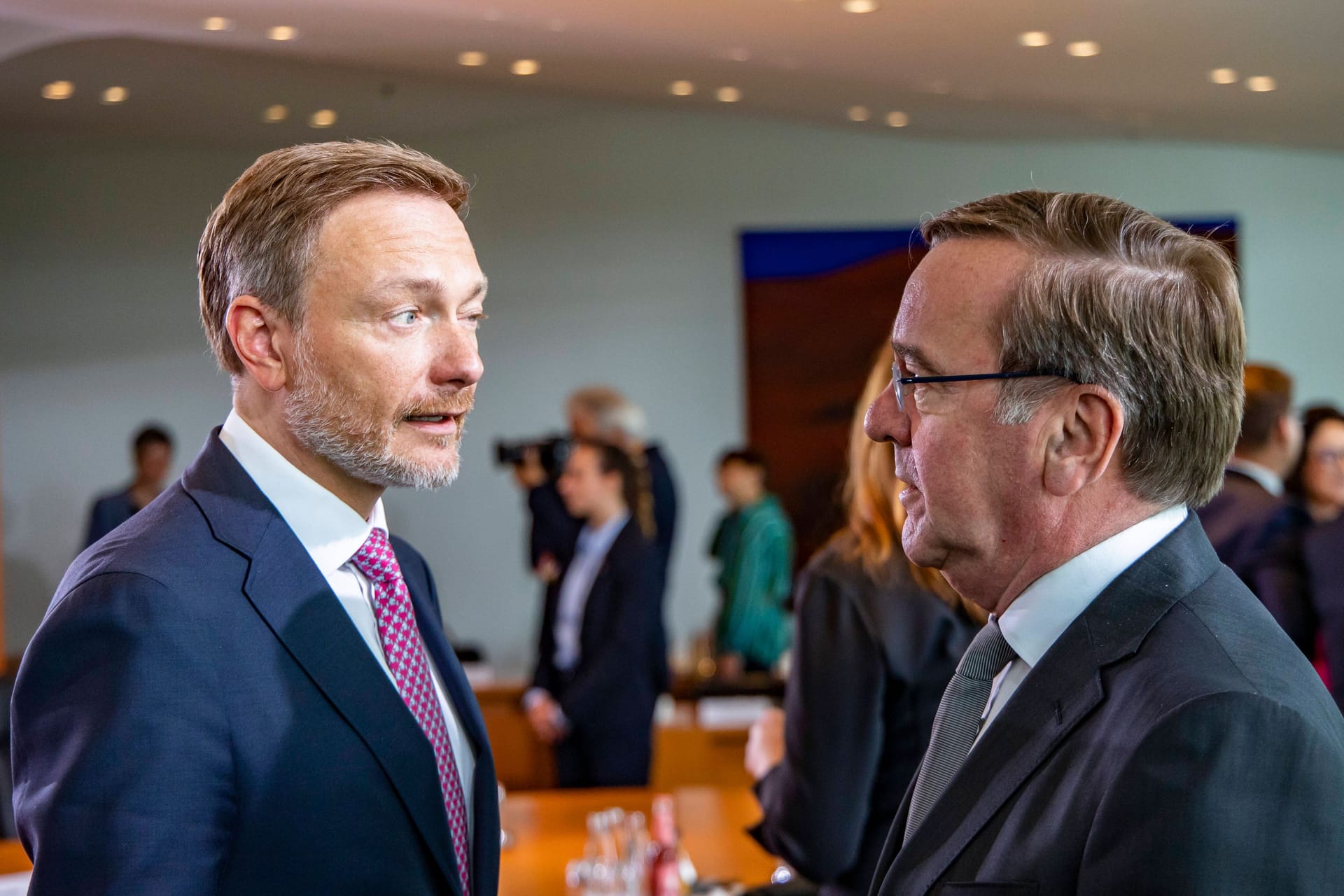 Kabinettskollegen Lindner (l.) und Pistorius (r.): Kann sich der Verteidigungsminister diesmal gegen den FDP-Mann durchsetzen?