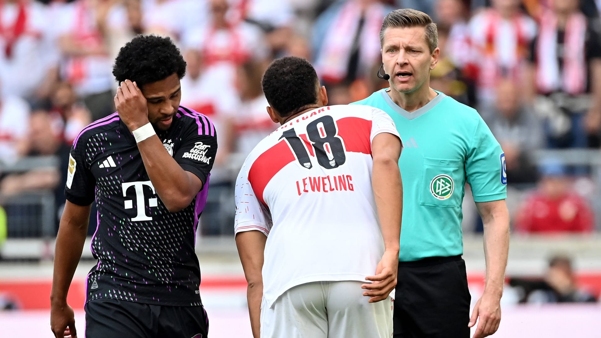 Serge Gnabry, Jamie Leweling und Tobias Welz (v. l. n. r.): Stuttgart besiegte die Bayern.