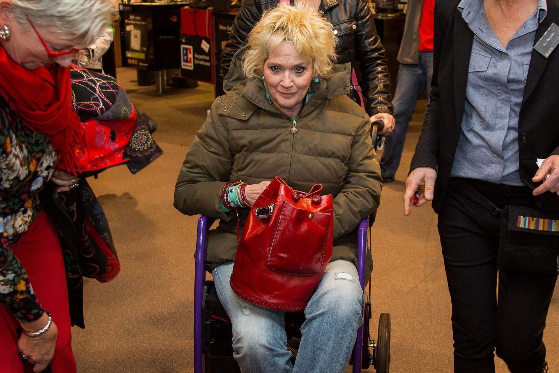 Gaby Köster ist noch immer auf einen Rollstuhl angewiesen.