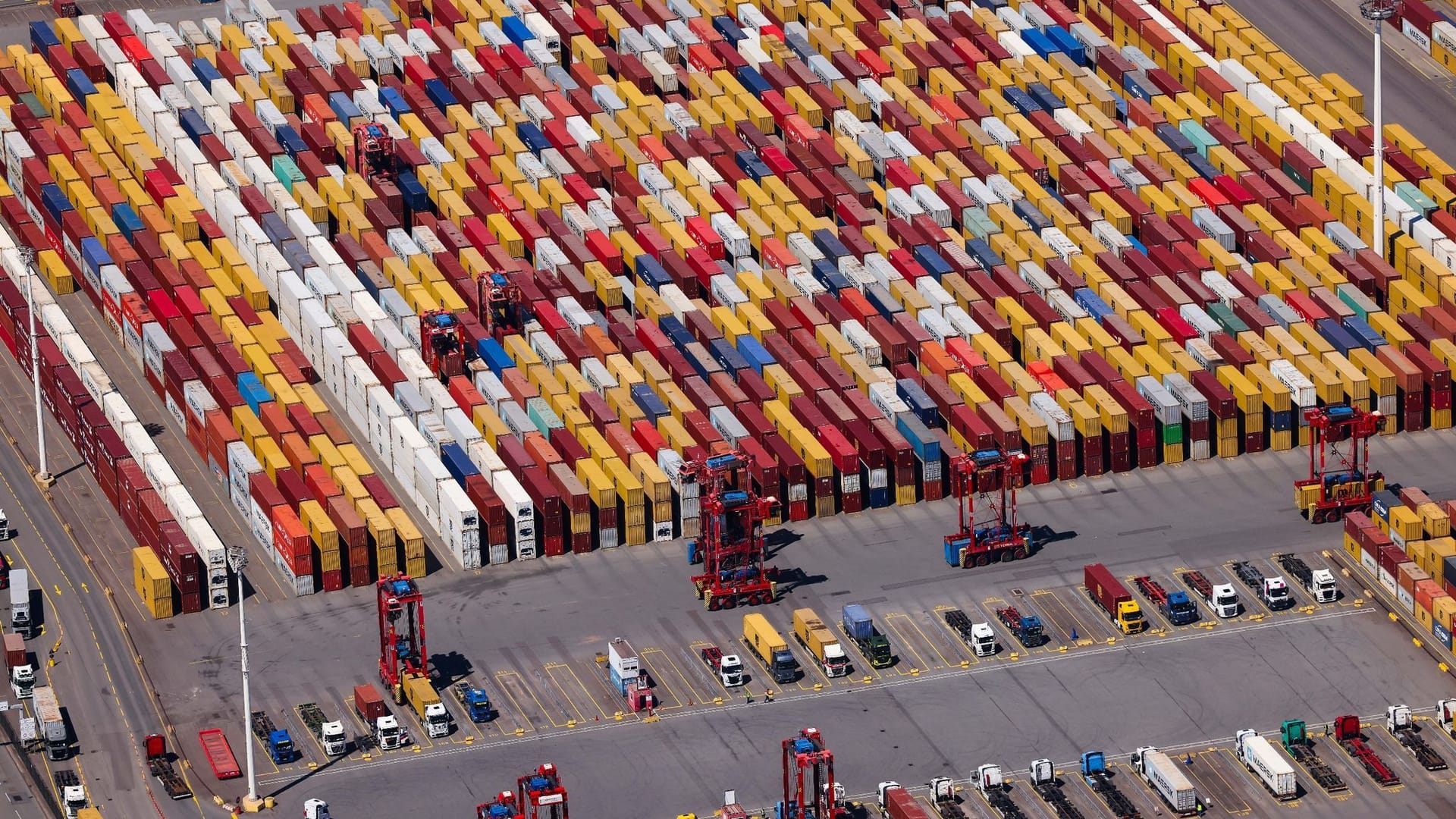 Containerterminal im Hafen Hamburg Containerterminal im Hafen Hamburg