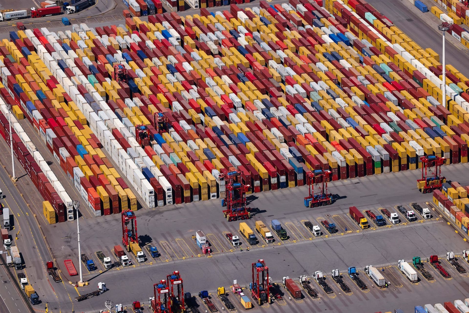 Containerterminal im Hafen Hamburg
