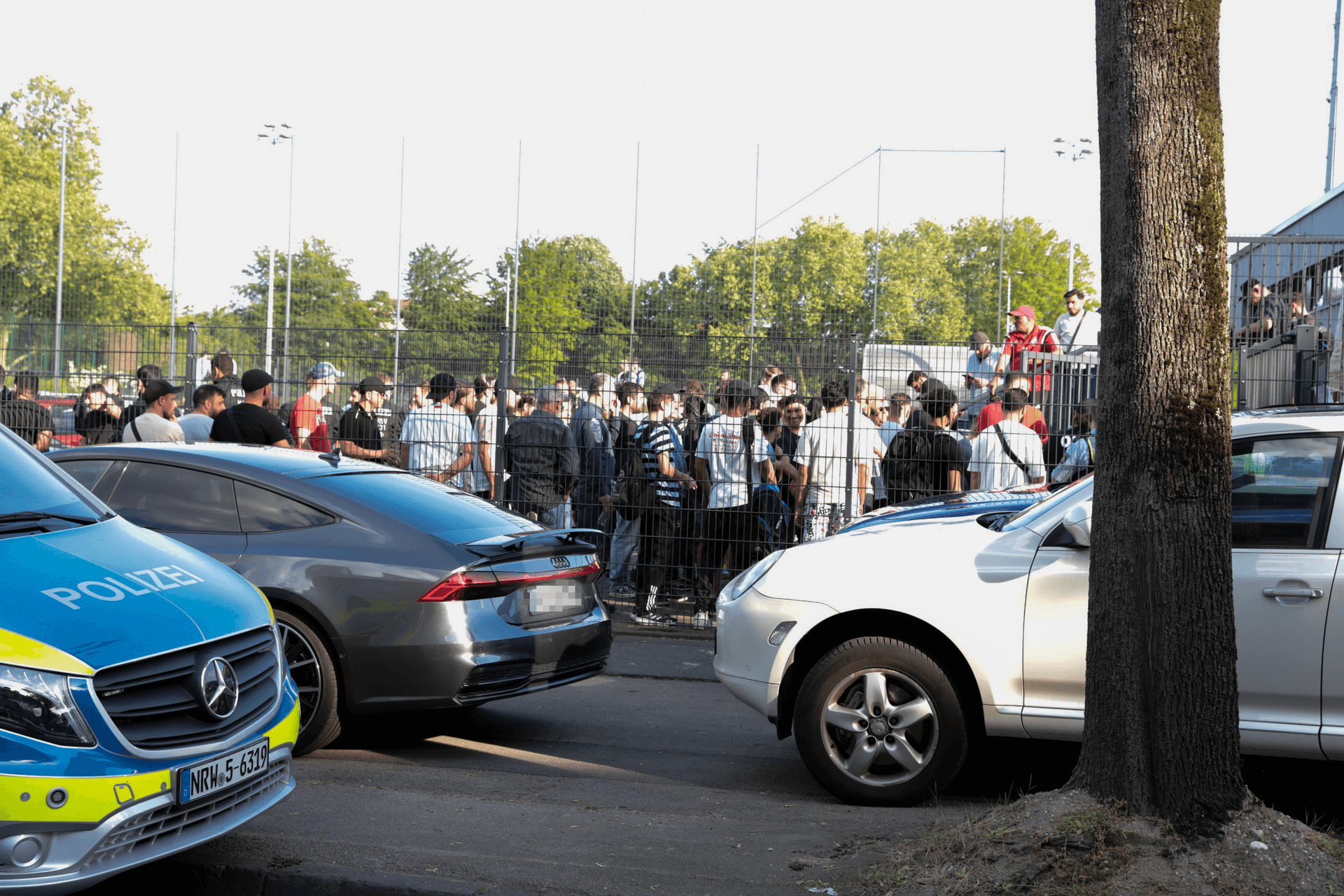 Massenschlägerei: Auch Beamte einer Hundertschaft waren im Einsatz.