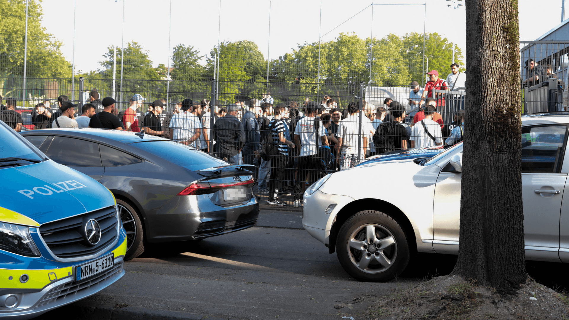 Massenschlägerei: Auch Beamte einer Hundertschaft waren im Einsatz.