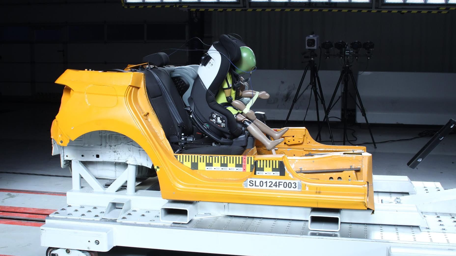 Crashtest: Der ADAC hat 24 Modelle verschiedener Größen unter die Lupe genommen.