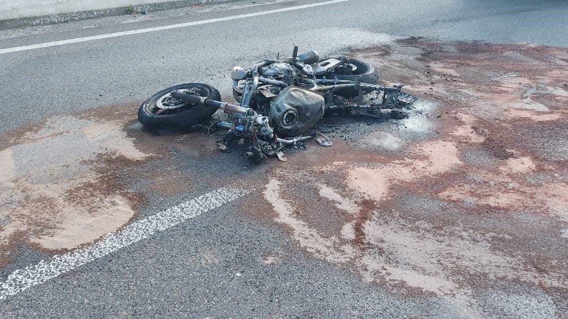 Verunglücktes Motorrad bei Ratingen: Der Fahrer kam in eine Klinik.