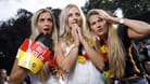 Kölnerinnen zittern bei einem Public-View-Event mit (Archivfoto): In Köln wird im EM-Sommer ein Ansturm von Fans aus Schottland und England erwartet.