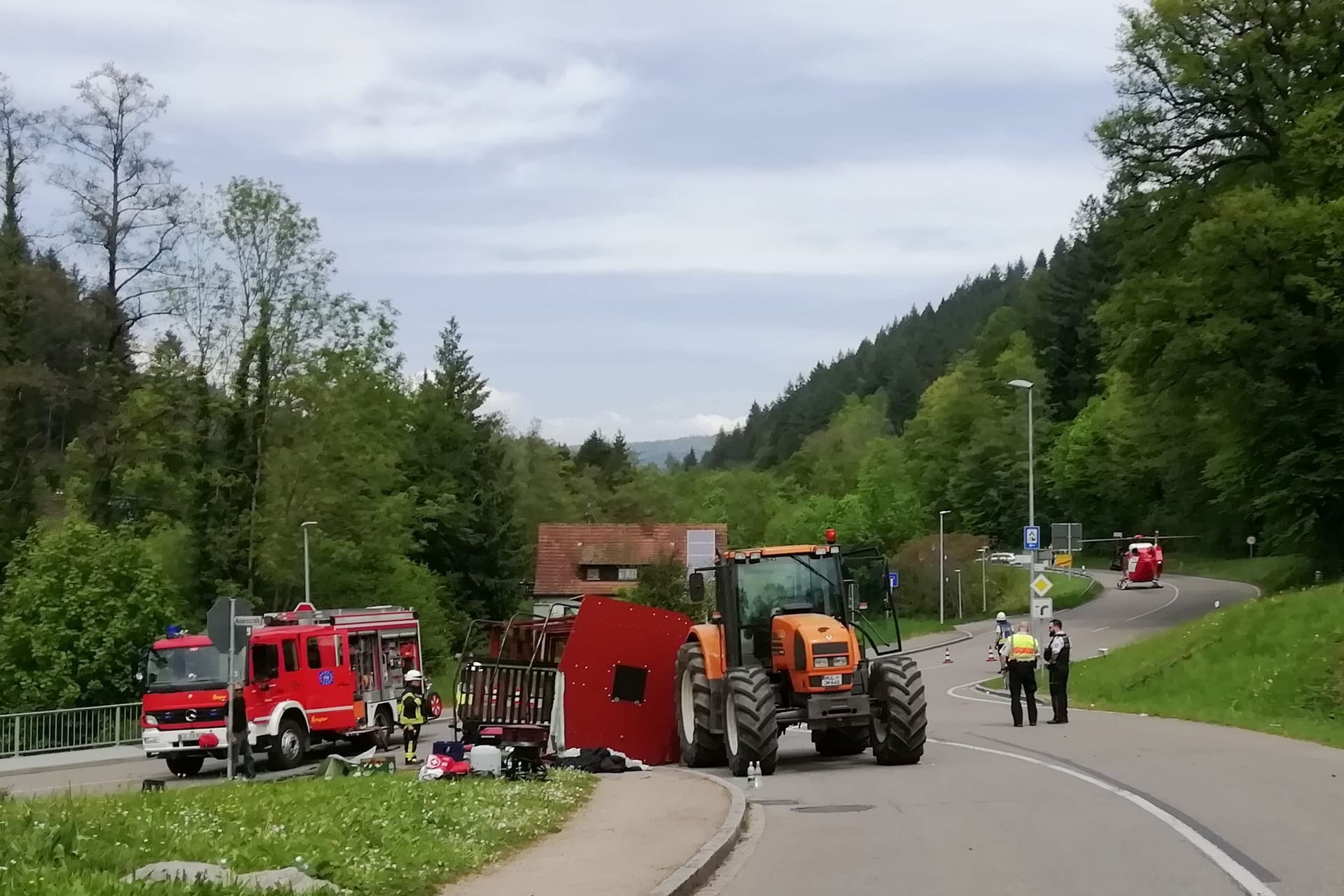 Umgekippter Maiwagen