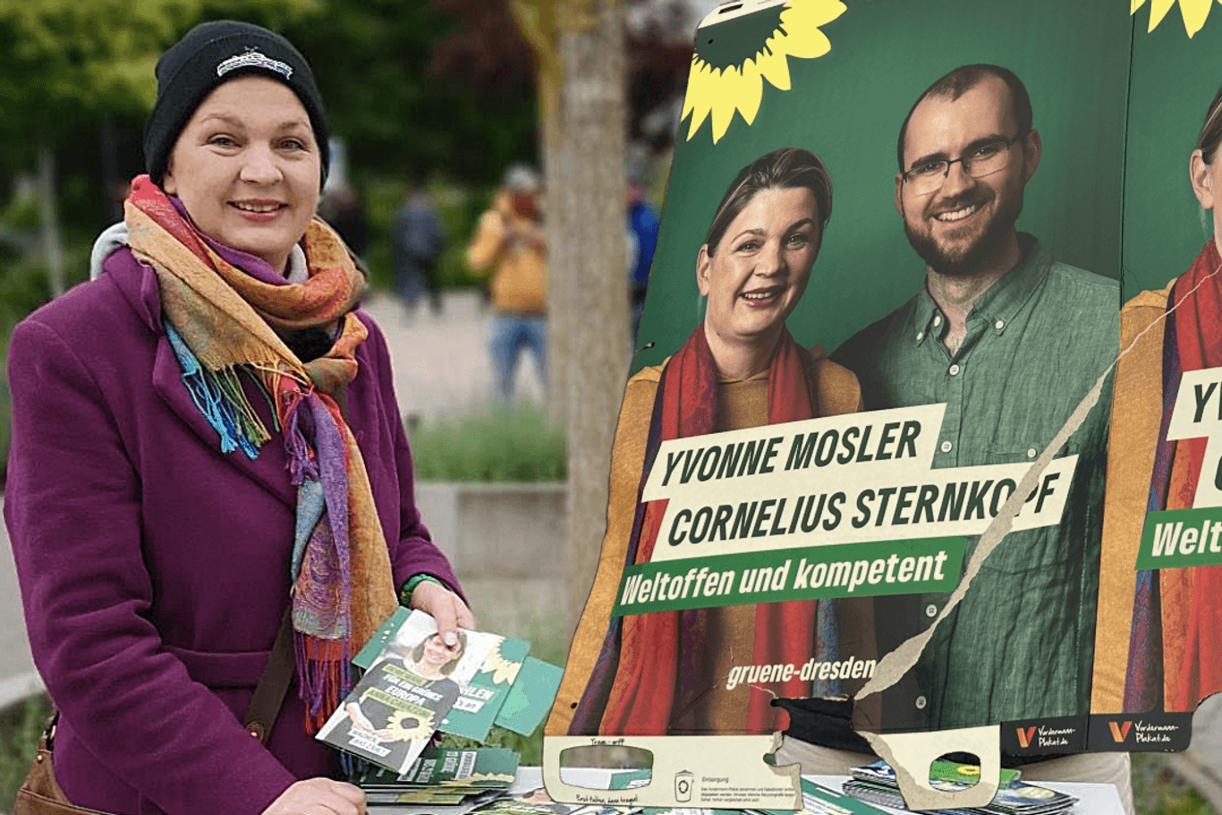 Yvonne Mosler (Grüne) bei ihrem Wahlkampfstand am Dienstagnachmittag: Wenig später eskalierte die Situation – ein Wahlplakat wurde heruntergerissen und ihr ins Gesicht gespuckt.