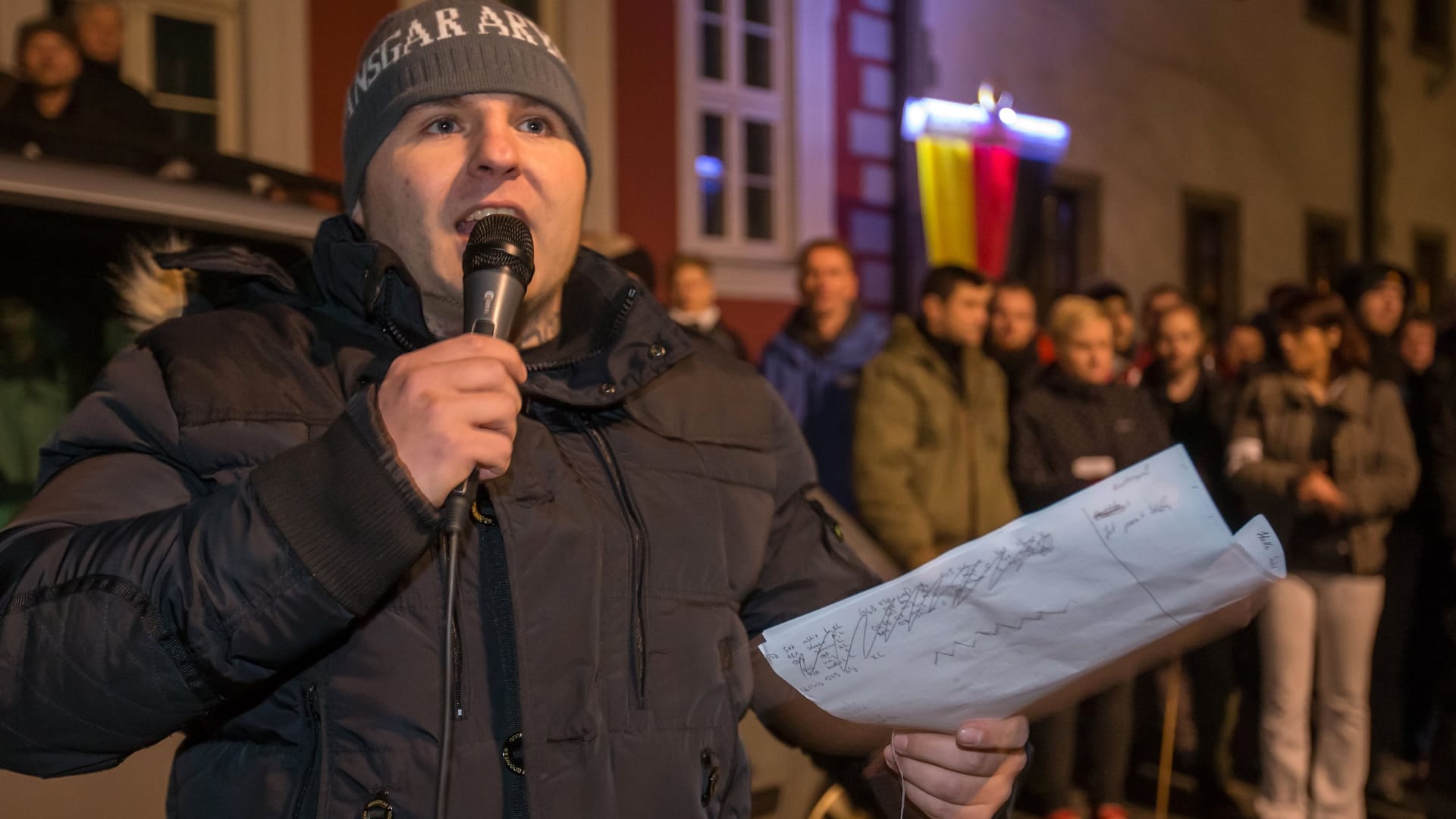 Tommy Frenck spricht 2015 im thüringischen Suhl bei einer Wahlkampfveranstaltung als Kandidat des "Bündnis Zukunft Hildburghausen".