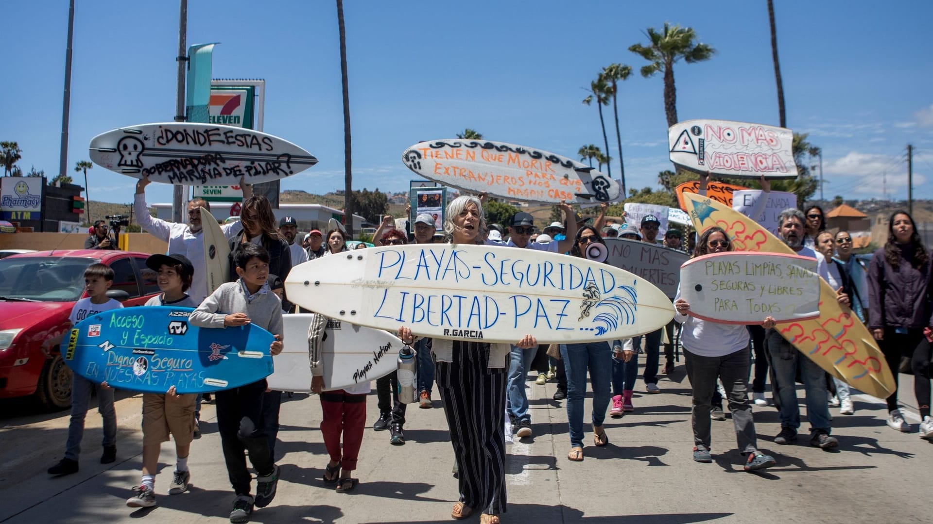 Drei Surfer in Mexiko vermisst - Proteste Drei Surfer in Mexiko vermisst - Proteste