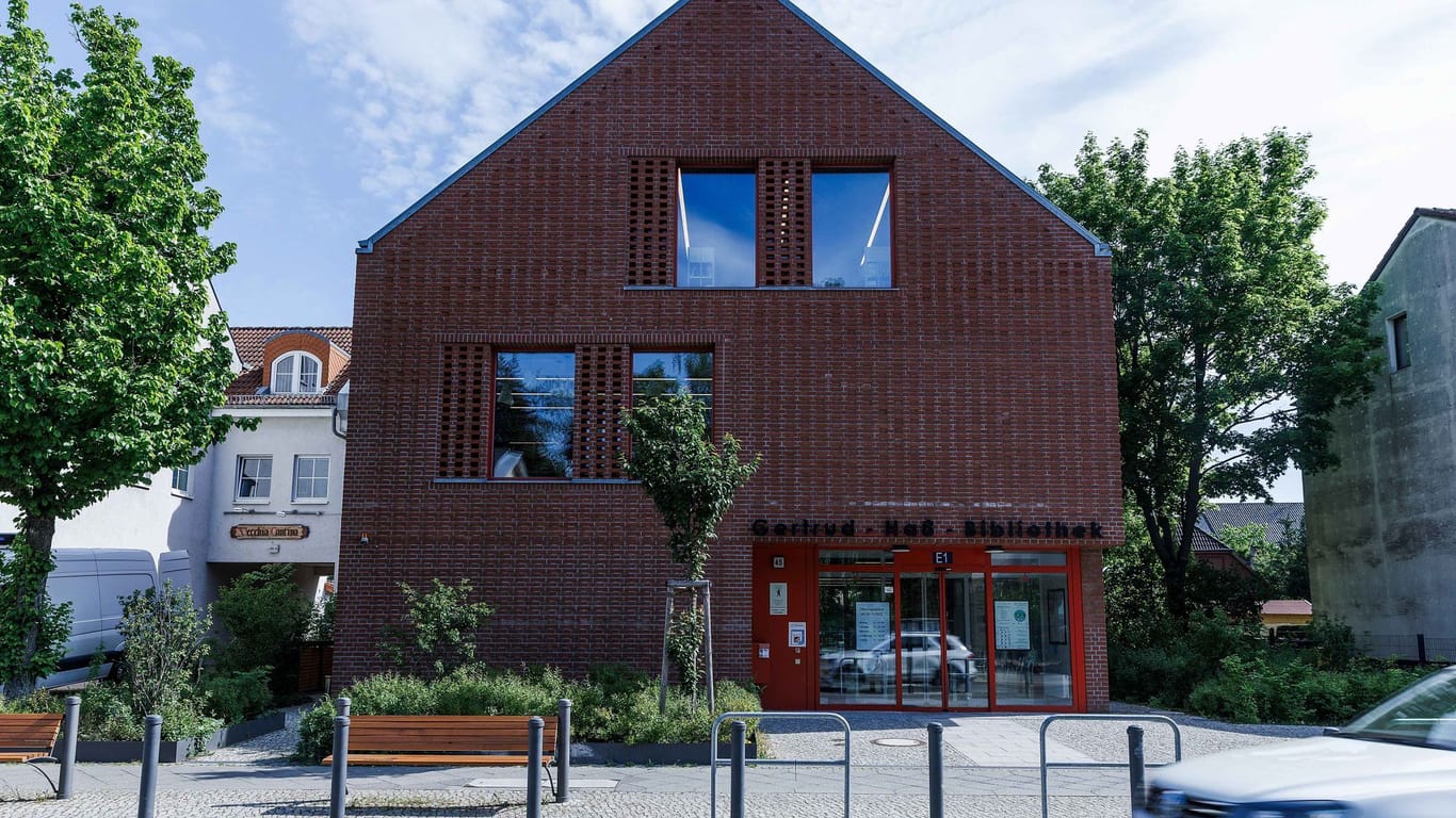 Die Gertrud-Haß-Bibliothek in Rudow: Hier ist Giffey attackiert worden.