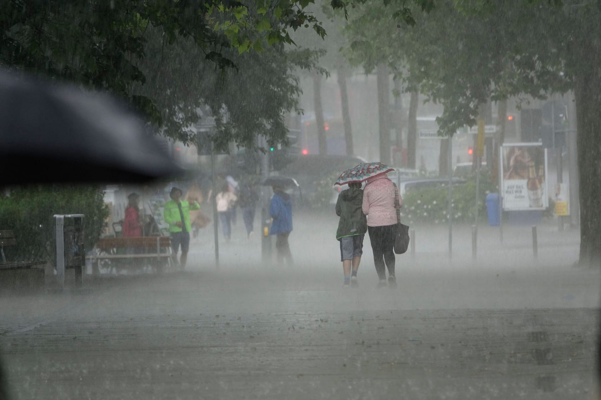 Starkes Unwetter (Symbolbild): Eine Besserung des Wetters in Niedersachsen und Bremen ist erst zum Wochenende in Sicht.