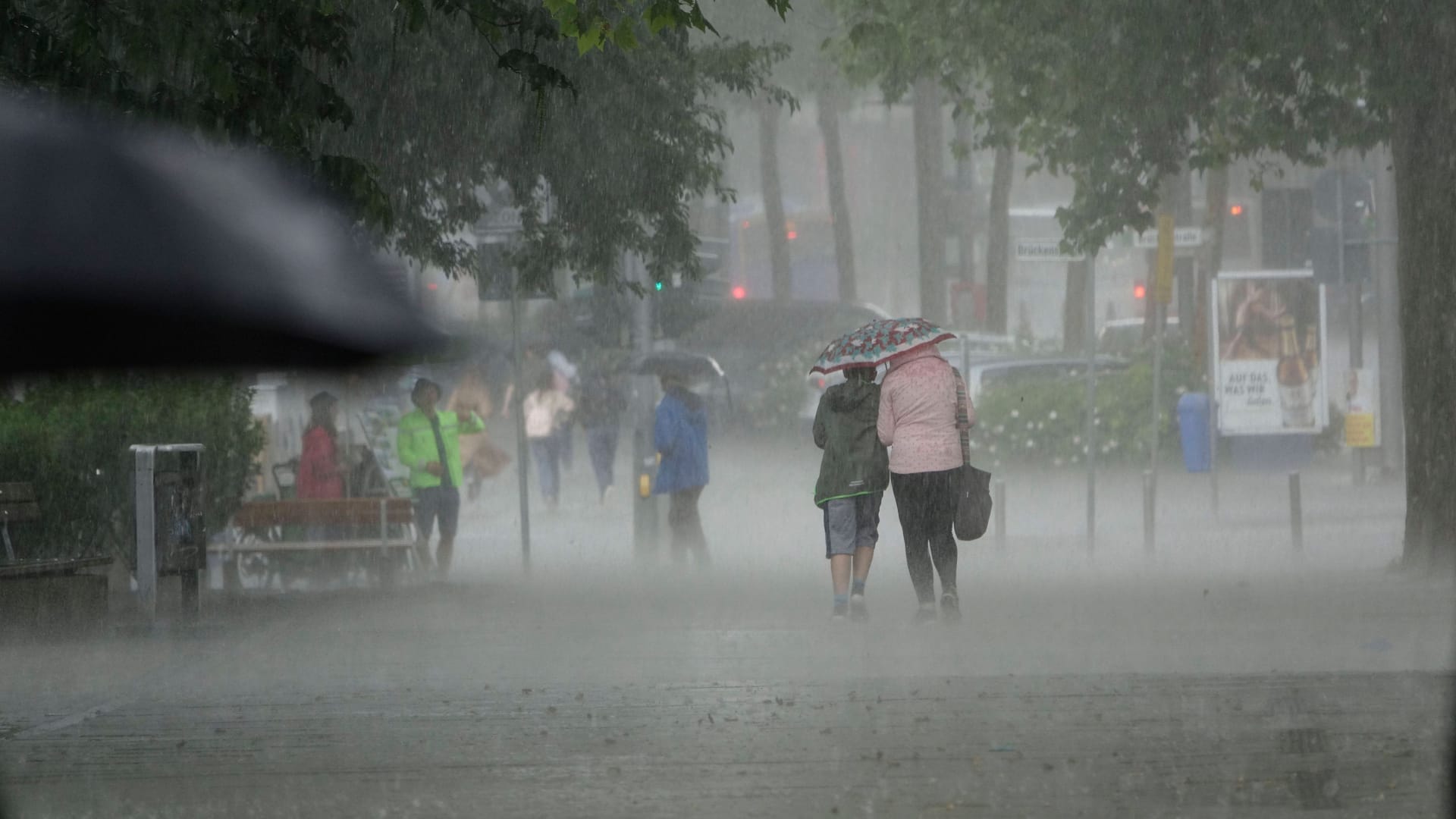 Starkes Unwetter (Symbolbild): Eine Besserung des Wetters in Niedersachsen und Bremen ist erst zum Wochenende in Sicht.