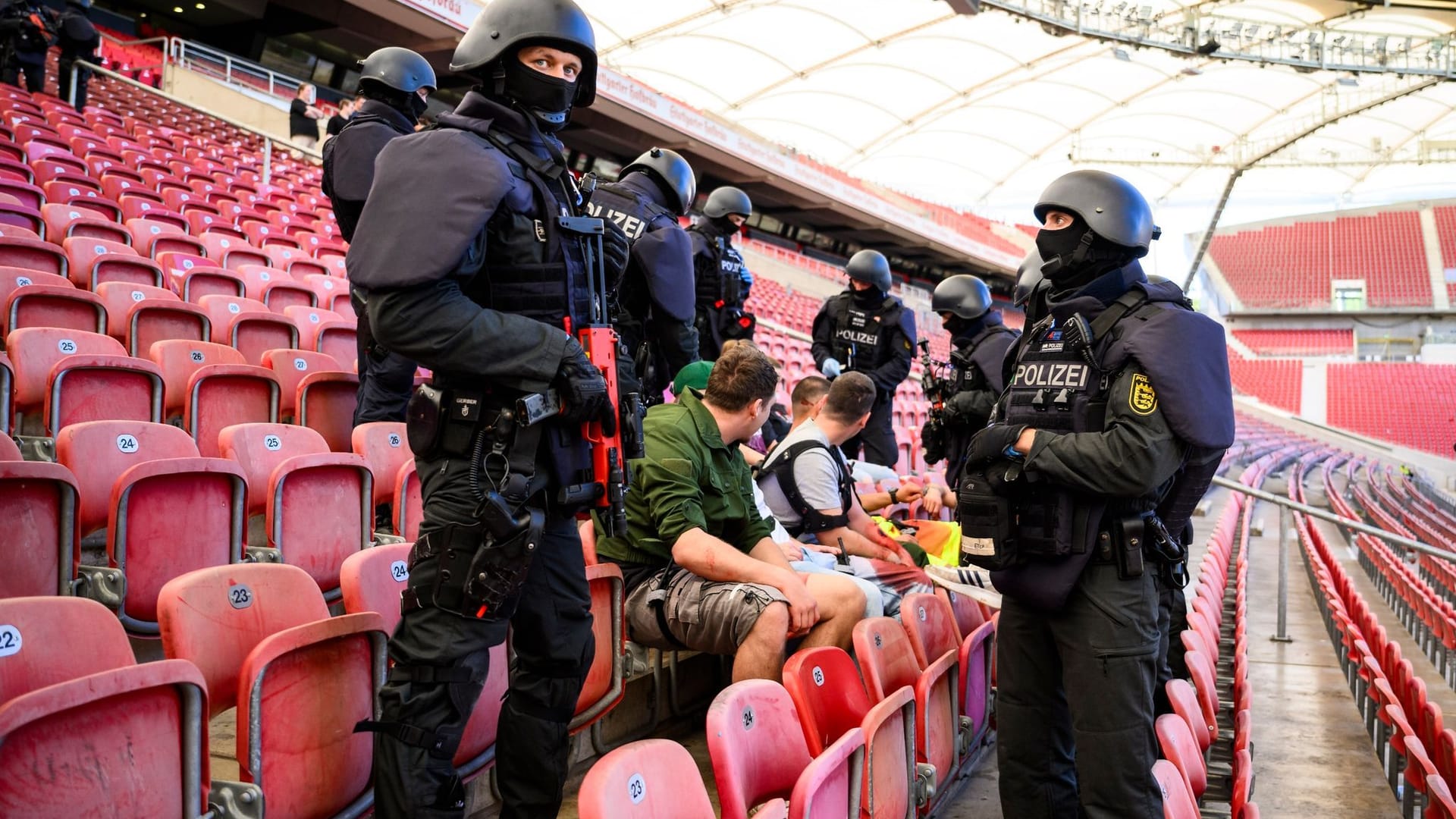 Übung einer Einsatzlage zur Fußball-Europameisterschaft