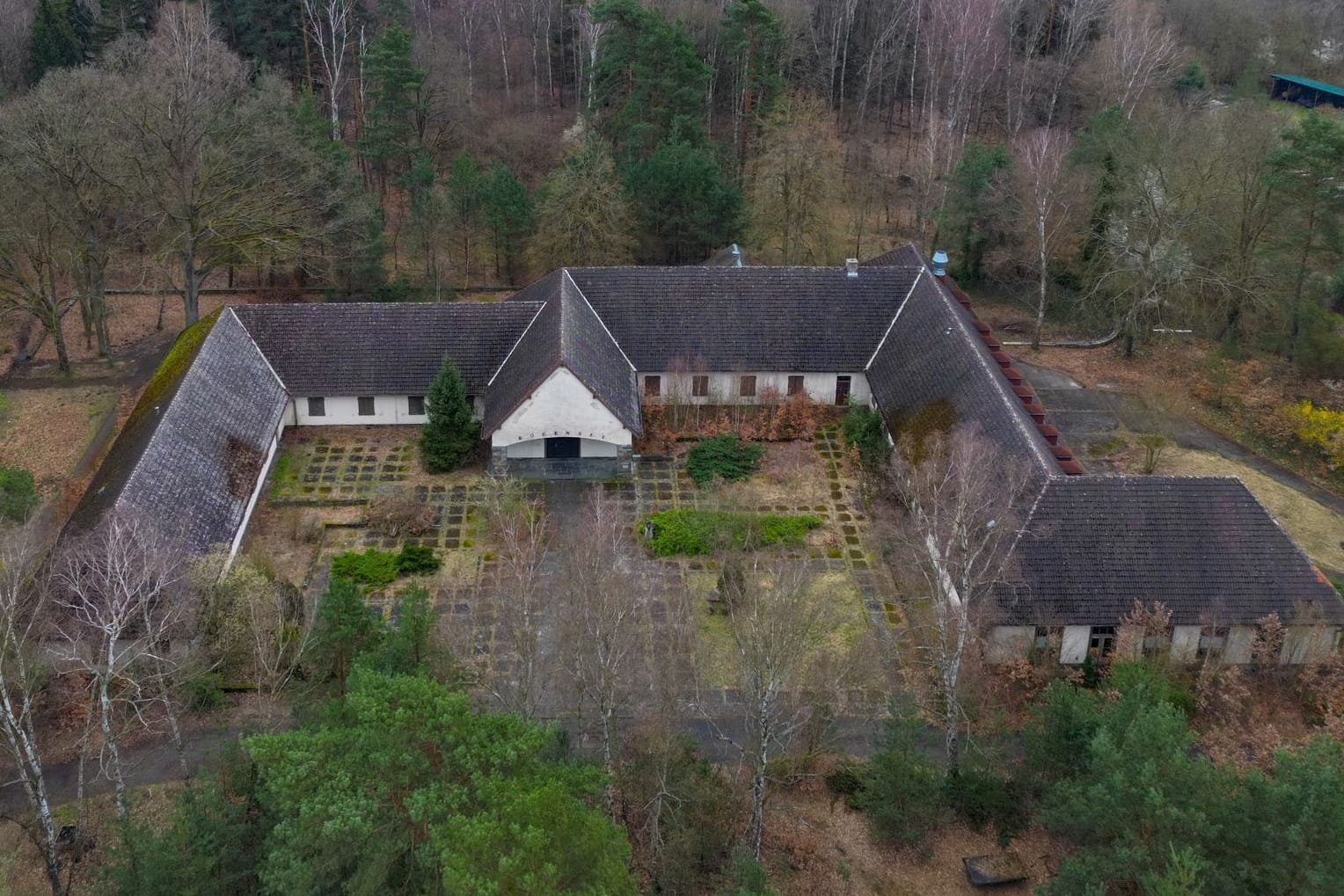Die ehemalige Villa von Reichpropaganda-Minister Joseph Goebbels aus der Luft.